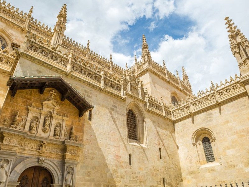 Los mejores ejemplos del gótico isabelino en España: una ruta por los monumentos con el sello de Isabel La&nbsp;Católica