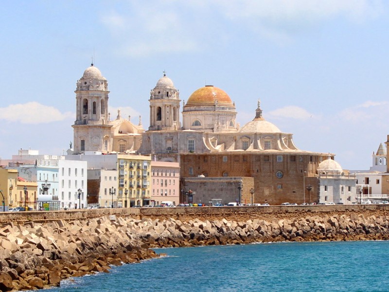 Historia y curiosidades de la Catedral de Cádiz, un tesoro emergido del Atlántico en la ciudad más antigua de&nbsp;Occidente